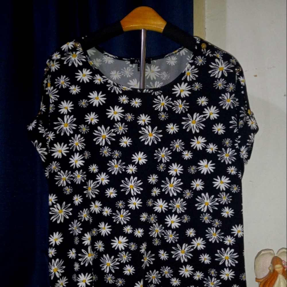 Daisy top
